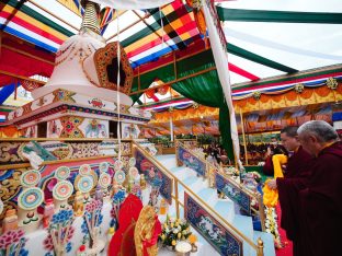Thaye Dorje, His Holiness the 17th Gyalwa Karmapa, visits Dhagpo Sheydrub Ling. Photo: Tokpa Korlo