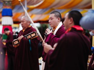 Thaye Dorje, His Holiness the 17th Gyalwa Karmapa, visits Dhagpo Sheydrub Ling. Photo: Tokpa Korlo