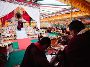 Thaye Dorje, His Holiness the 17th Gyalwa Karmapa, visits Dhagpo Sheydrub Ling. Photo: Tokpa Korlo