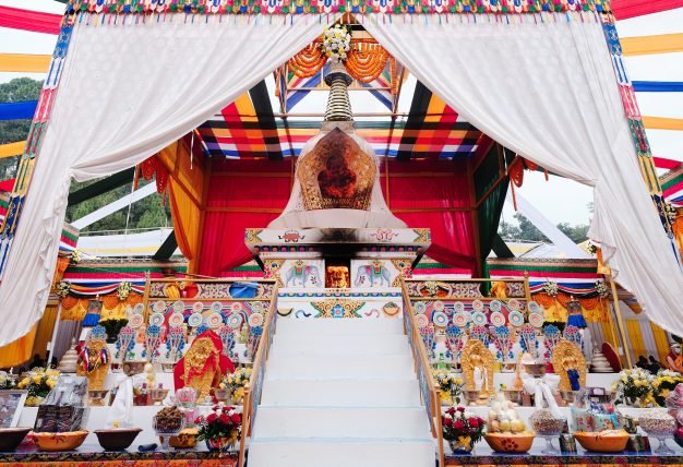 Thaye Dorje, His Holiness the 17th Gyalwa Karmapa, visits Dhagpo Sheydrub Ling. Photo: Tokpa Korlo