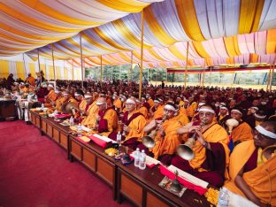 Thaye Dorje, His Holiness the 17th Gyalwa Karmapa, visits Dhagpo Sheydrub Ling. Photo: Tokpa Korlo