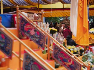 Thaye Dorje, His Holiness the 17th Gyalwa Karmapa, visits Dhagpo Sheydrub Ling. Photo: Tokpa Korlo