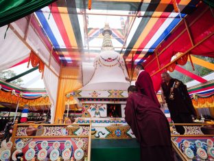 Thaye Dorje, His Holiness the 17th Gyalwa Karmapa, visits Dhagpo Sheydrub Ling. Photo: Tokpa Korlo
