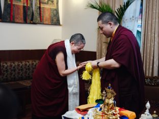 Thaye Dorje, His Holiness the 17th Gyalwa Karmapa, visits Dhagpo Sheydrub Ling. Photo: Tokpa Korlo