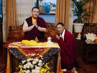Thaye Dorje, His Holiness the 17th Gyalwa Karmapa, visits Dhagpo Sheydrub Ling. Photo: Tokpa Korlo