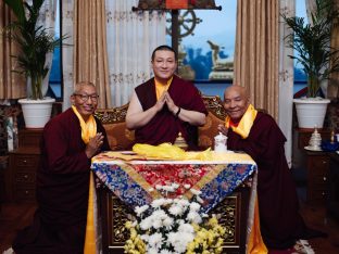 Thaye Dorje, His Holiness the 17th Gyalwa Karmapa, visits Dhagpo Sheydrub Ling. Photo: Tokpa Korlo