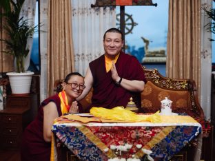 Thaye Dorje, His Holiness the 17th Gyalwa Karmapa, visits Dhagpo Sheydrub Ling. Photo: Tokpa Korlo