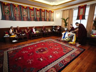 Thaye Dorje, His Holiness the 17th Gyalwa Karmapa, visits Dhagpo Sheydrub Ling. Photo: Tokpa Korlo