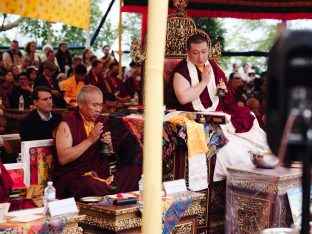 Thaye Dorje, His Holiness the 17th Gyalwa Karmapa, visits Dhagpo Sheydrub Ling. Photo: Tokpa Korlo