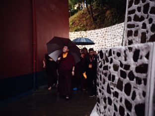 Thaye Dorje, His Holiness the 17th Gyalwa Karmapa, visits Dhagpo Sheydrub Ling. Photo: Tokpa Korlo