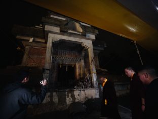 Thaye Dorje, His Holiness the 17th Gyalwa Karmapa, visits Dhagpo Sheydrub Ling. Photo: Tokpa Korlo