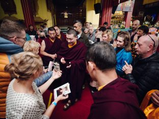 Thaye Dorje, His Holiness the 17th Gyalwa Karmapa, taught at the Public Meditation Course at the Karmapa International Buddhist Institute, 2025. Photo: Tokpa Korlo