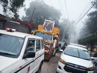 Thaye Dorje, His Holiness the 17th Gyalwa Karmapa, receives the Kudung of his father, the eminent spiritual master His Eminence the 3rd Jamgon Ju Mipham Namgyal Gyatso Tshojung Gyepe Dorje, at the Karmapa International Buddhist Institute in New Delhi. Photo: Tokpa Korlo.
