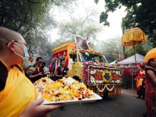 Thaye Dorje, His Holiness the 17th Gyalwa Karmapa, receives the Kudung of his father, the eminent spiritual master His Eminence the 3rd Jamgon Ju Mipham Namgyal Gyatso Tshojung Gyepe Dorje, at the Karmapa International Buddhist Institute in New Delhi. Photo: Tokpa Korlo.