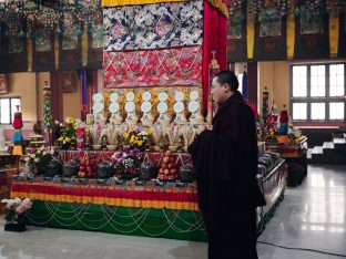 Thaye Dorje, His Holiness the 17th Gyalwa Karmapa, receives the Kudung of his father, the eminent spiritual master His Eminence the 3rd Jamgon Ju Mipham Namgyal Gyatso Tshojung Gyepe Dorje, at the Karmapa International Buddhist Institute in New Delhi. Photo: Tokpa Korlo.