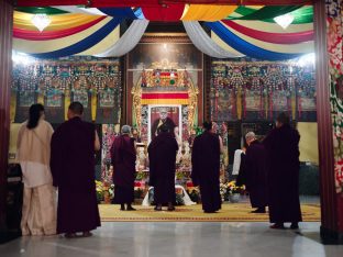 Thaye Dorje, His Holiness the 17th Gyalwa Karmapa, receives the Kudung of his father, the eminent spiritual master His Eminence the 3rd Jamgon Ju Mipham Namgyal Gyatso Tshojung Gyepe Dorje, at the Karmapa International Buddhist Institute in New Delhi. Photo: Tokpa Korlo.