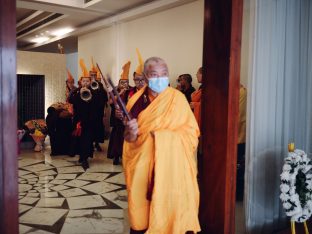 Thaye Dorje, His Holiness the 17th Gyalwa Karmapa, receives the Kudung of his father, the eminent spiritual master His Eminence the 3rd Jamgon Ju Mipham Namgyal Gyatso Tshojung Gyepe Dorje, at the Karmapa International Buddhist Institute in New Delhi. Photo: Tokpa Korlo.