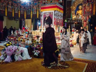 Pujas for His Eminence the 3rd Jamgon Ju Mipham Namgyal Gyatso Tshojung Gyepe Dorje, presided over by Thaye Dorje, His Holiness the 17th Gyalwa Karmapa. Photo: Tokpa Korlo.