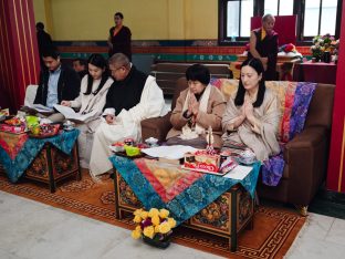 Pujas for His Eminence the 3rd Jamgon Ju Mipham Namgyal Gyatso Tshojung Gyepe Dorje, presided over by Thaye Dorje, His Holiness the 17th Gyalwa Karmapa. Photo: Tokpa Korlo.