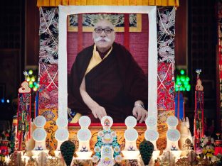 Pujas for His Eminence the 3rd Jamgon Ju Mipham Namgyal Gyatso Tshojung Gyepe Dorje, presided over by Thaye Dorje, His Holiness the 17th Gyalwa Karmapa. Photo: Tokpa Korlo.