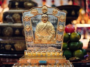 Pujas for His Eminence the 3rd Jamgon Ju Mipham Namgyal Gyatso Tshojung Gyepe Dorje, presided over by Thaye Dorje, His Holiness the 17th Gyalwa Karmapa. Photo: Tokpa Korlo.
