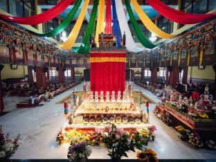 Pujas for His Eminence the 3rd Jamgon Ju Mipham Namgyal Gyatso Tshojung Gyepe Dorje, presided over by Thaye Dorje, His Holiness the 17th Gyalwa Karmapa. Photo: Tokpa Korlo.
