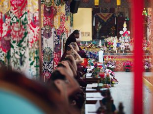 Pujas for His Eminence the 3rd Jamgon Ju Mipham Namgyal Gyatso Tshojung Gyepe Dorje, presided over by Thaye Dorje, His Holiness the 17th Gyalwa Karmapa. Photo: Tokpa Korlo.