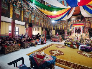 Pujas for His Eminence the 3rd Jamgon Ju Mipham Namgyal Gyatso Tshojung Gyepe Dorje, presided over by Thaye Dorje, His Holiness the 17th Gyalwa Karmapa. Photo: Tokpa Korlo.