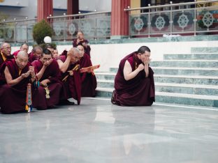 Pujas for His Eminence the 3rd Jamgon Ju Mipham Namgyal Gyatso Tshojung Gyepe Dorje, presided over by Thaye Dorje, His Holiness the 17th Gyalwa Karmapa. Photo: Tokpa Korlo.