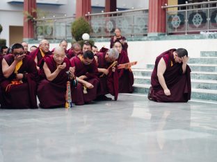 Pujas for His Eminence the 3rd Jamgon Ju Mipham Namgyal Gyatso Tshojung Gyepe Dorje, presided over by Thaye Dorje, His Holiness the 17th Gyalwa Karmapa. Photo: Tokpa Korlo.