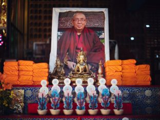 Pujas for His Eminence the 3rd Jamgon Ju Mipham Namgyal Gyatso Tshojung Gyepe Dorje, presided over by Thaye Dorje, His Holiness the 17th Gyalwa Karmapa. Photo: Tokpa Korlo.