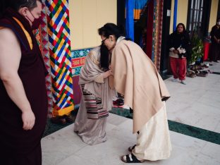 Pujas for His Eminence the 3rd Jamgon Ju Mipham Namgyal Gyatso Tshojung Gyepe Dorje, presided over by Thaye Dorje, His Holiness the 17th Gyalwa Karmapa. Photo: Tokpa Korlo.