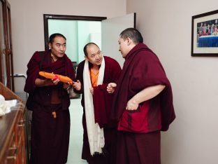 Pujas for His Eminence the 3rd Jamgon Ju Mipham Namgyal Gyatso Tshojung Gyepe Dorje, presided over by Thaye Dorje, His Holiness the 17th Gyalwa Karmapa. Photo: Tokpa Korlo.