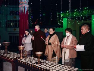 Pujas for His Eminence the 3rd Jamgon Ju Mipham Namgyal Gyatso Tshojung Gyepe Dorje, presided over by Thaye Dorje, His Holiness the 17th Gyalwa Karmapa. Photo: Tokpa Korlo.