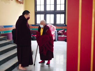 Pujas for His Eminence the 3rd Jamgon Ju Mipham Namgyal Gyatso Tshojung Gyepe Dorje, presided over by Thaye Dorje, His Holiness the 17th Gyalwa Karmapa. Photo: Tokpa Korlo.