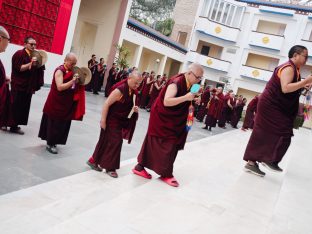 Pujas for His Eminence the 3rd Jamgon Ju Mipham Namgyal Gyatso Tshojung Gyepe Dorje, presided over by Thaye Dorje, His Holiness the 17th Gyalwa Karmapa. Photo: Tokpa Korlo.