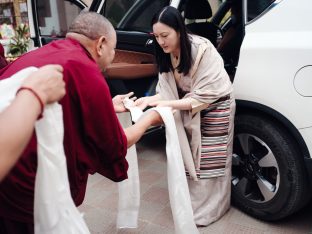Pujas for His Eminence the 3rd Jamgon Ju Mipham Namgyal Gyatso Tshojung Gyepe Dorje, presided over by Thaye Dorje, His Holiness the 17th Gyalwa Karmapa. Photo: Tokpa Korlo.