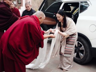Pujas for His Eminence the 3rd Jamgon Ju Mipham Namgyal Gyatso Tshojung Gyepe Dorje, presided over by Thaye Dorje, His Holiness the 17th Gyalwa Karmapa. Photo: Tokpa Korlo.