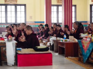Pujas for His Eminence the 3rd Jamgon Ju Mipham Namgyal Gyatso Tshojung Gyepe Dorje, presided over by Thaye Dorje, His Holiness the 17th Gyalwa Karmapa. Photo: Tokpa Korlo.