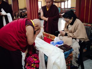 Pujas for His Eminence the 3rd Jamgon Ju Mipham Namgyal Gyatso Tshojung Gyepe Dorje, presided over by Thaye Dorje, His Holiness the 17th Gyalwa Karmapa. Photo: Tokpa Korlo.
