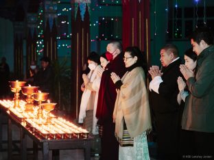 Pujas for His Eminence the 3rd Jamgon Ju Mipham Namgyal Gyatso Tshojung Gyepe Dorje, presided over by Thaye Dorje, His Holiness the 17th Gyalwa Karmapa. Photo: Tokpa Korlo.