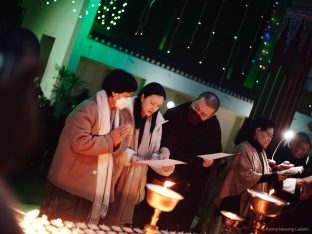 Pujas for His Eminence the 3rd Jamgon Ju Mipham Namgyal Gyatso Tshojung Gyepe Dorje, presided over by Thaye Dorje, His Holiness the 17th Gyalwa Karmapa. Photo: Tokpa Korlo.