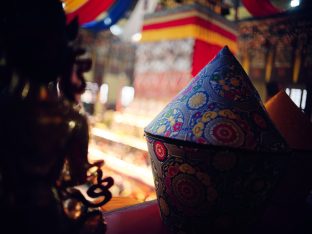 Pujas for His Eminence the 3rd Jamgon Ju Mipham Namgyal Gyatso Tshojung Gyepe Dorje, presided over by Thaye Dorje, His Holiness the 17th Gyalwa Karmapa. Photo: Tokpa Korlo.
