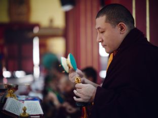 Pujas for His Eminence the 3rd Jamgon Ju Mipham Namgyal Gyatso Tshojung Gyepe Dorje, presided over by Thaye Dorje, His Holiness the 17th Gyalwa Karmapa. Photo: Tokpa Korlo.