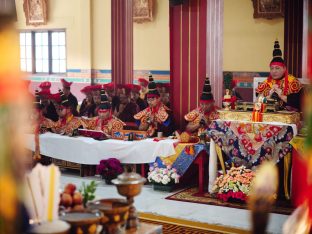 Pujas for His Eminence the 3rd Jamgon Ju Mipham Namgyal Gyatso Tshojung Gyepe Dorje, presided over by Thaye Dorje, His Holiness the 17th Gyalwa Karmapa. Photo: Tokpa Korlo.