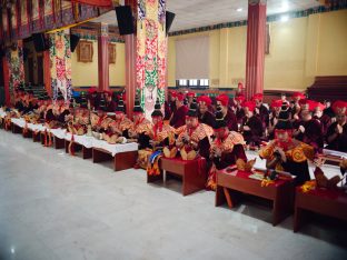 Pujas for His Eminence the 3rd Jamgon Ju Mipham Namgyal Gyatso Tshojung Gyepe Dorje, presided over by Thaye Dorje, His Holiness the 17th Gyalwa Karmapa. Photo: Tokpa Korlo.
