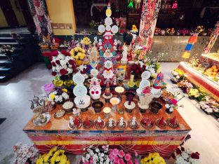 Pujas for His Eminence the 3rd Jamgon Ju Mipham Namgyal Gyatso Tshojung Gyepe Dorje, presided over by Thaye Dorje, His Holiness the 17th Gyalwa Karmapa. Photo: Tokpa Korlo.