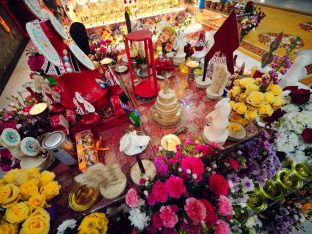Pujas for His Eminence the 3rd Jamgon Ju Mipham Namgyal Gyatso Tshojung Gyepe Dorje, presided over by Thaye Dorje, His Holiness the 17th Gyalwa Karmapa. Photo: Tokpa Korlo.