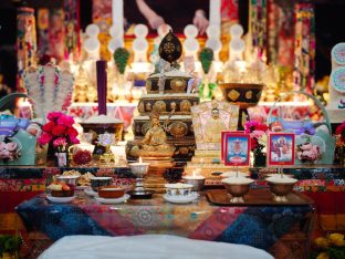 Pujas for His Eminence the 3rd Jamgon Ju Mipham Namgyal Gyatso Tshojung Gyepe Dorje, presided over by Thaye Dorje, His Holiness the 17th Gyalwa Karmapa. Photo: Tokpa Korlo.