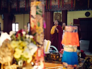 Pujas for His Eminence the 3rd Jamgon Ju Mipham Namgyal Gyatso Tshojung Gyepe Dorje, presided over by Thaye Dorje, His Holiness the 17th Gyalwa Karmapa. Photo: Tokpa Korlo.